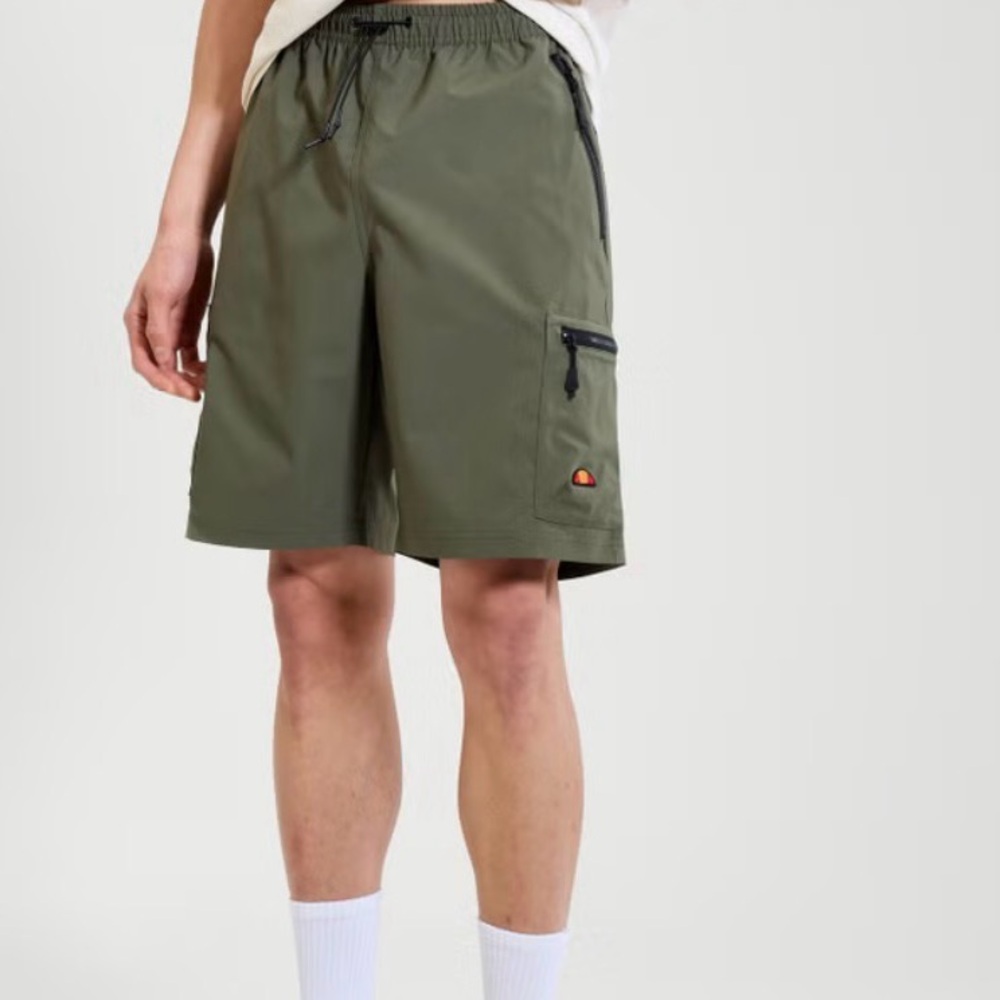 NWT Ellesse Bullseye elastic waist short